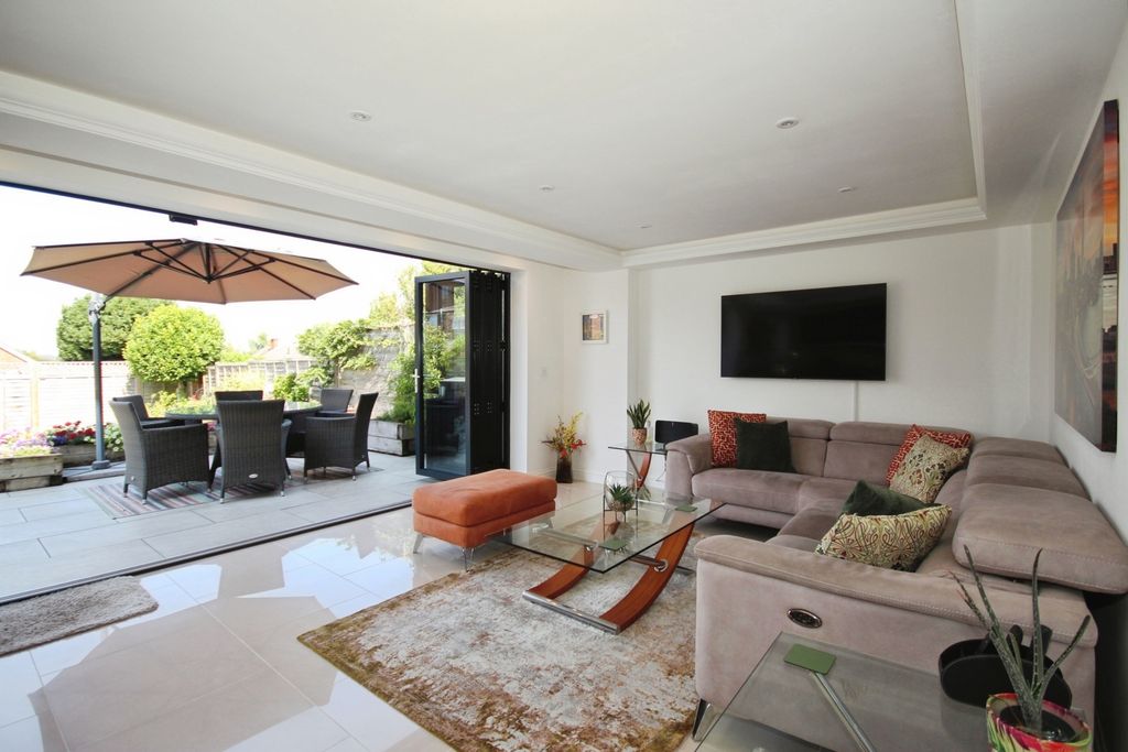 Property photo 3 of 19 Pbox-Img.Jpg