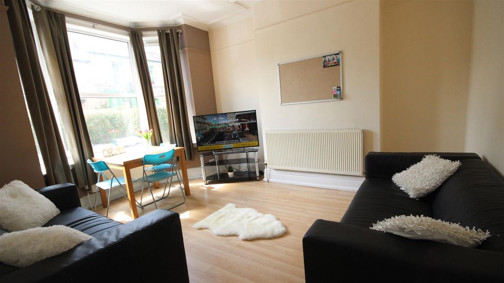 Property photo 3 of 13 Living Room.Jpg