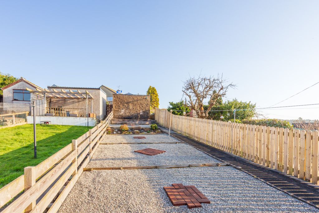 Property photo 3 of 28 Garden