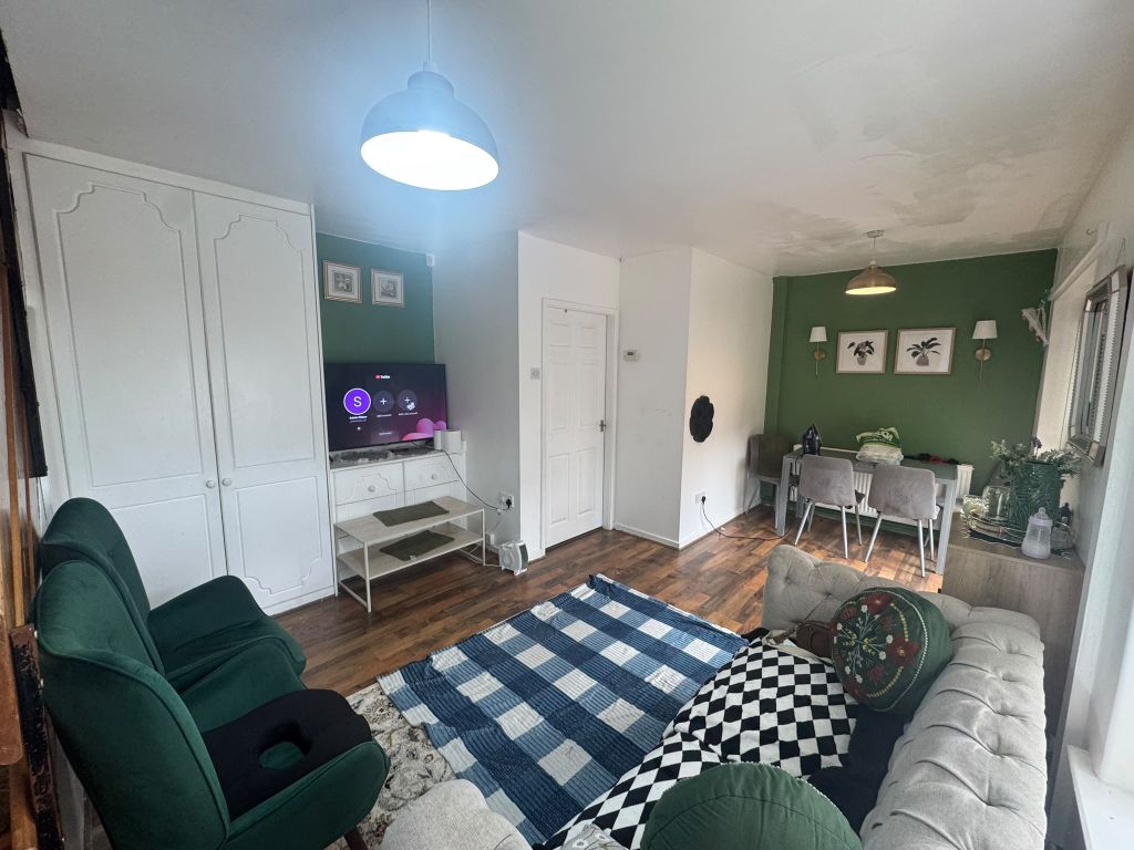 Property photo 2 of 10 Living Room