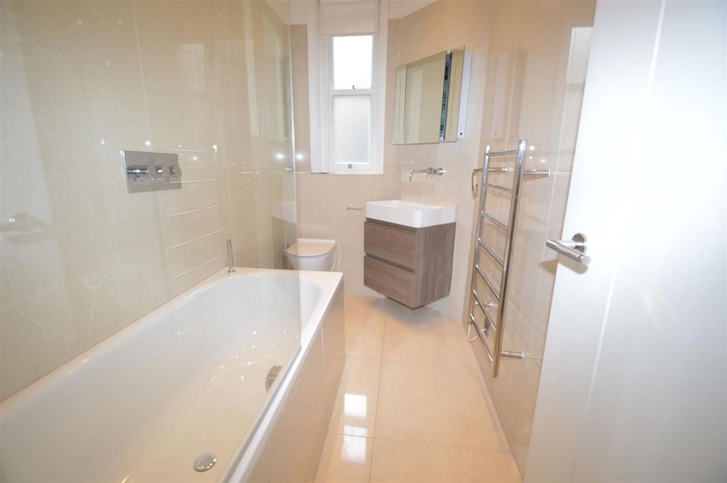 Property photo 2 of 3 Warley Ave Rm8