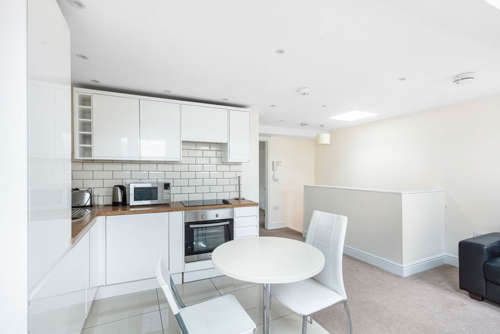 Property photo 2 of 8 Kitchen 1