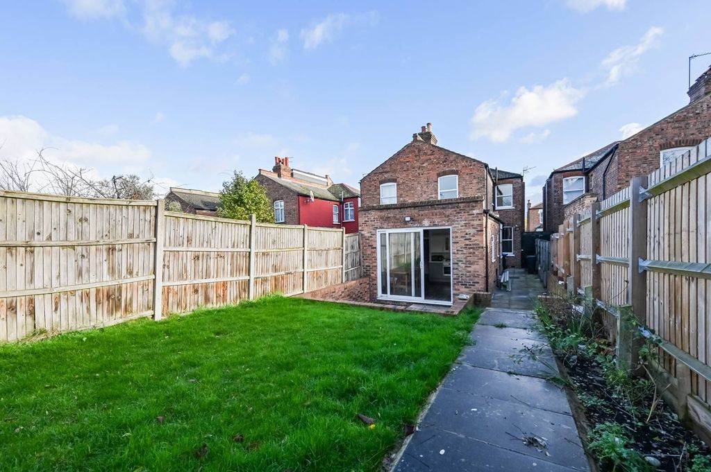 Property photo 1 of 18