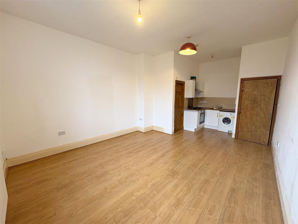 Property photo 3 of 6 Living/Dinning/Bedroom Area