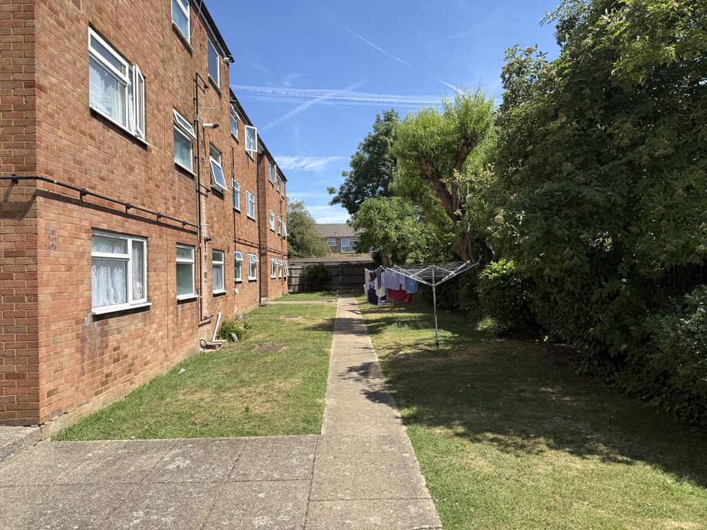 Property photo 3 of 4 Communal Gardens