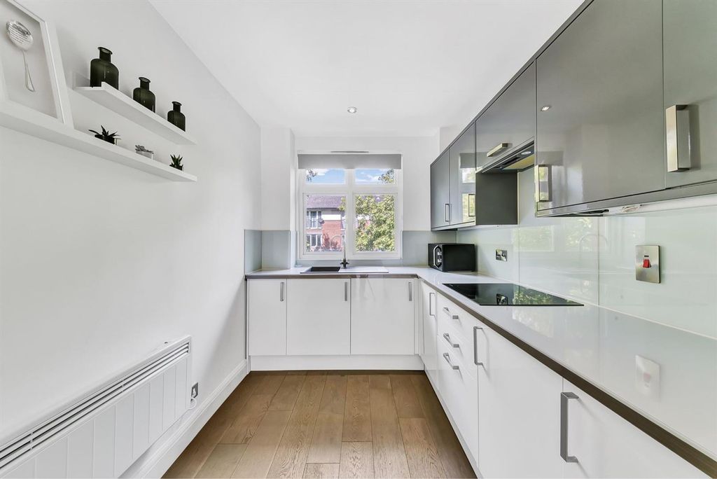 Property photo 3 of 11 Kitchen