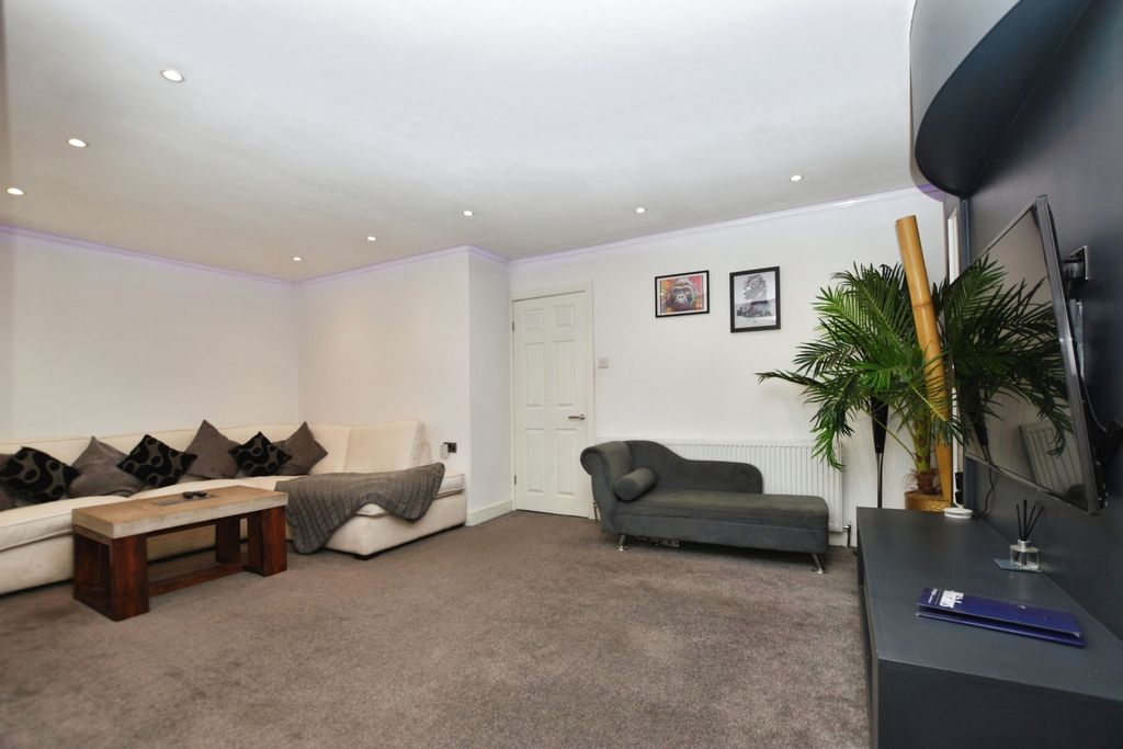 Property photo 2 of 14 Lounge