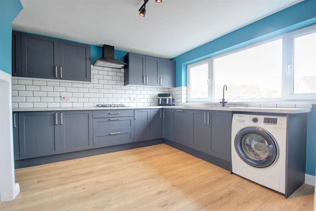 Property photo 2 of 12 Img_0010-Img_0012_Lzn.Jpg