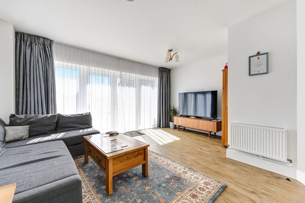 Property photo 2 of 16 Dover Road 25 (3).Jpg