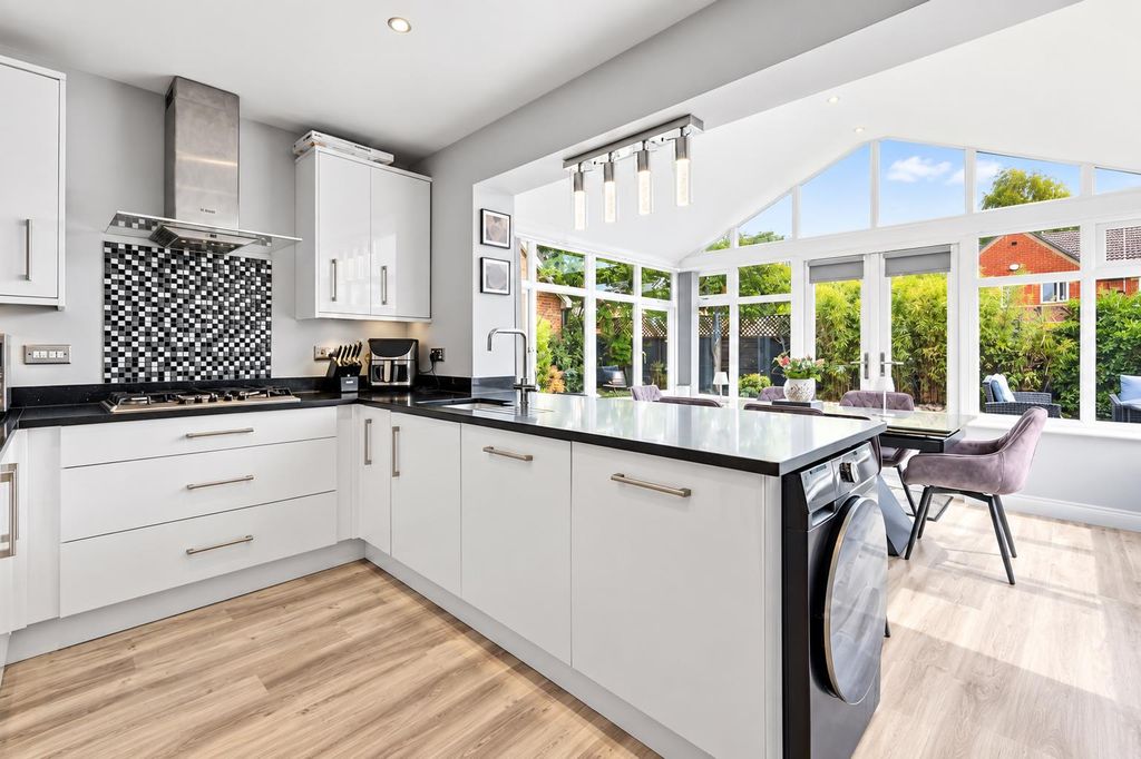 Property photo 2 of 33 38c9c134-5449-4285-A948-Bc9757227E03.Png