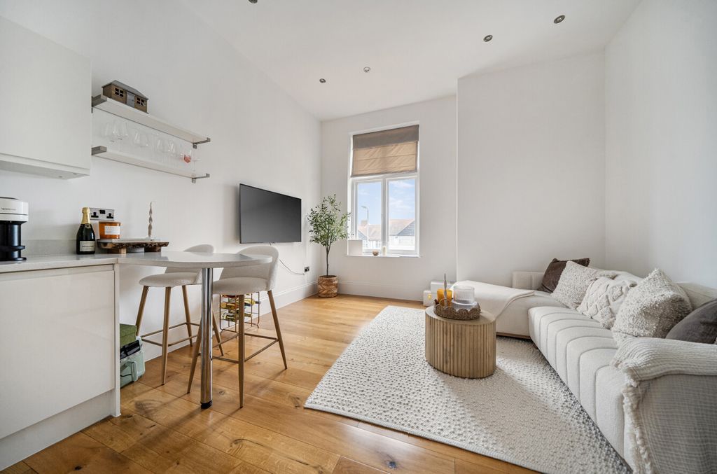 Property photo 3 of 14 1421634-14-69Aabc...