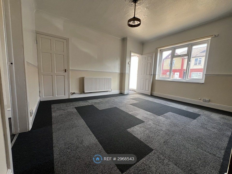 Property photo 1 of 16 Spacious Lounge