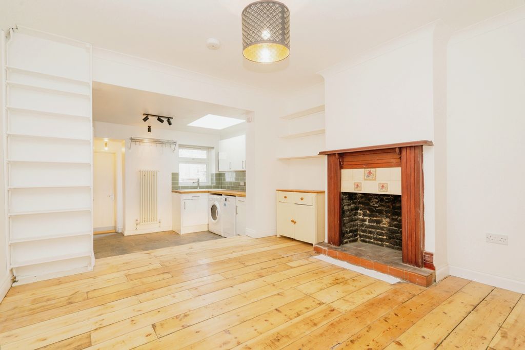 Property photo 3 of 14