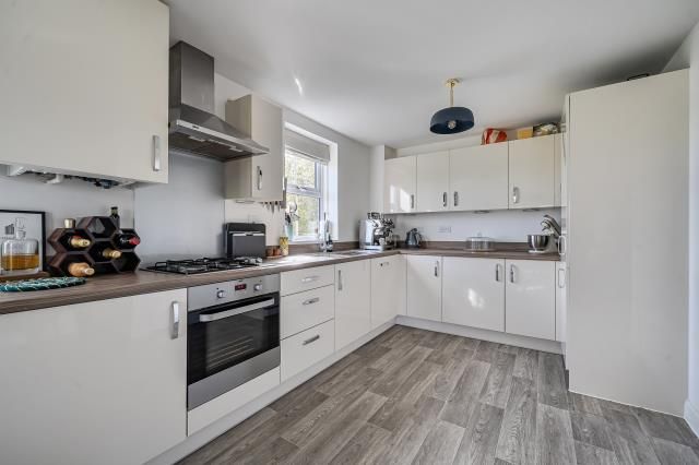 Property photo 3 of 18 Kitchen