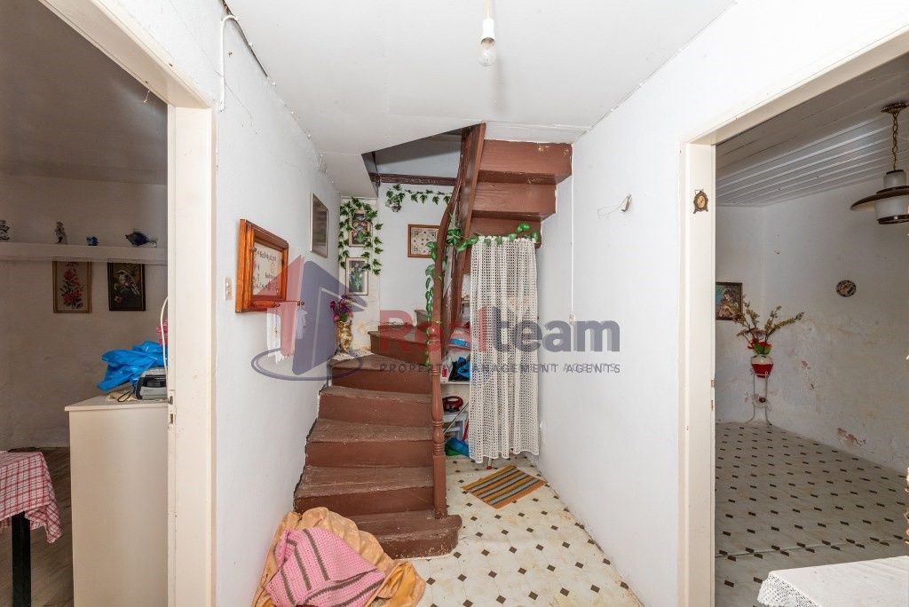 Property photo 3 of 25