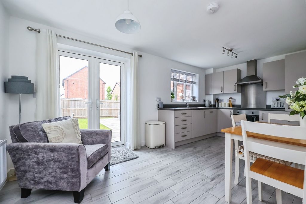Property photo 3 of 17 Pbox-Img.Jpg