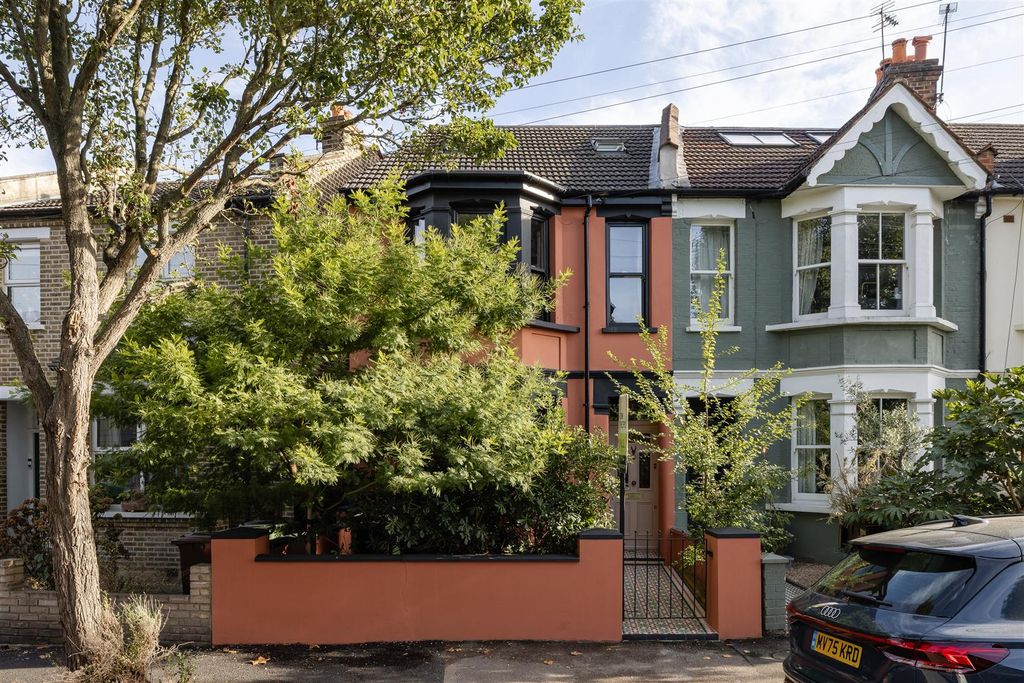 Property photo 1 of 40 Havant Road, E17