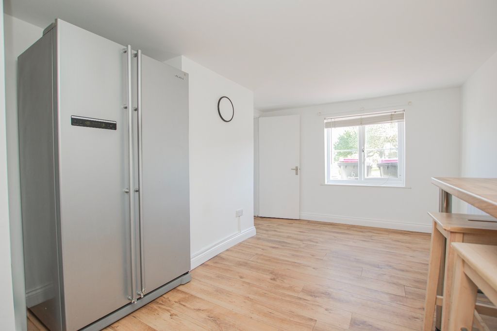 Property photo 3 of 12 5069622