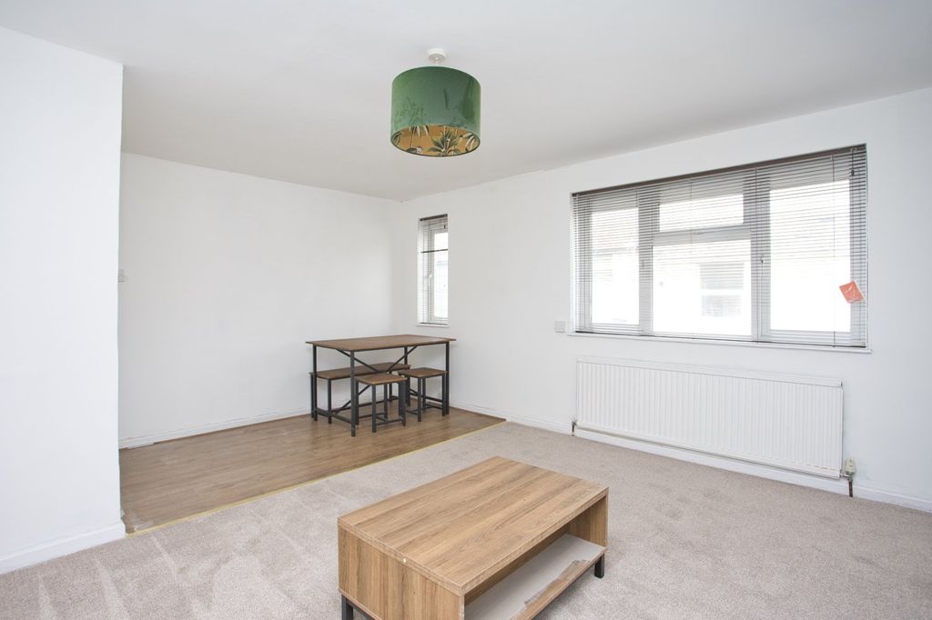 Property photo 3 of 8 Picture 3