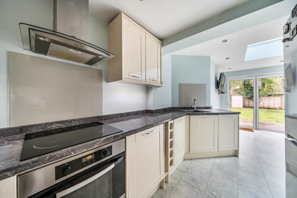 Property photo 3 of 19 Kitchen