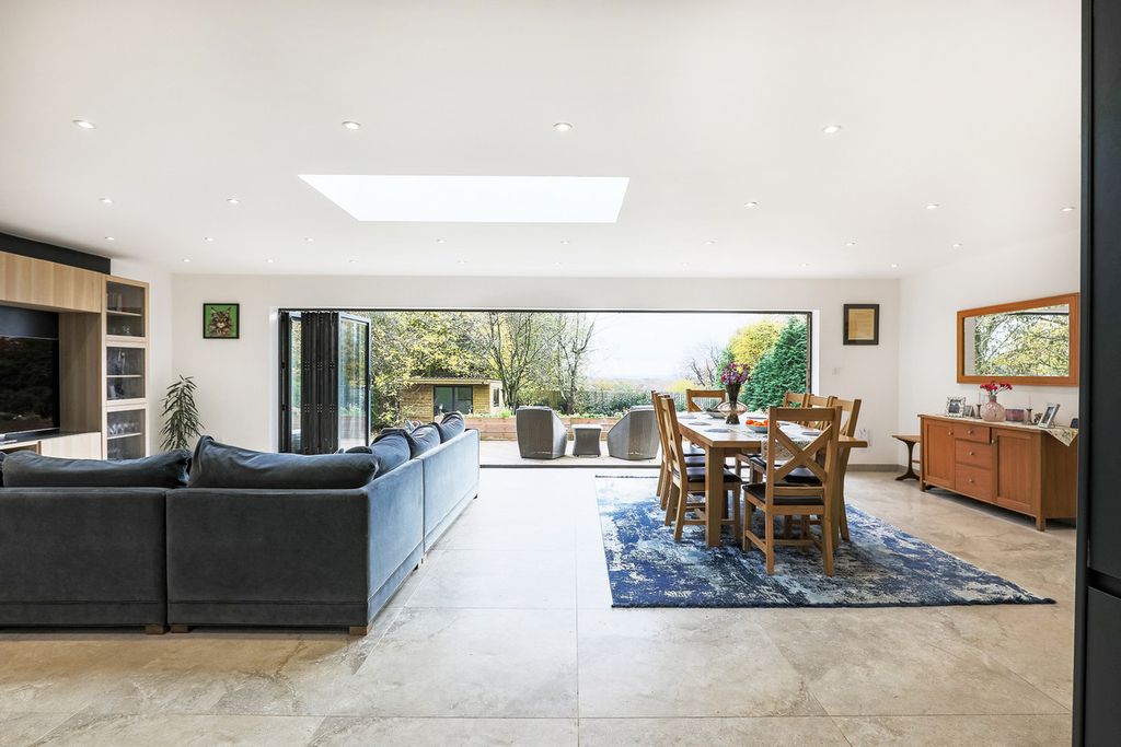 Property photo 3 of 46