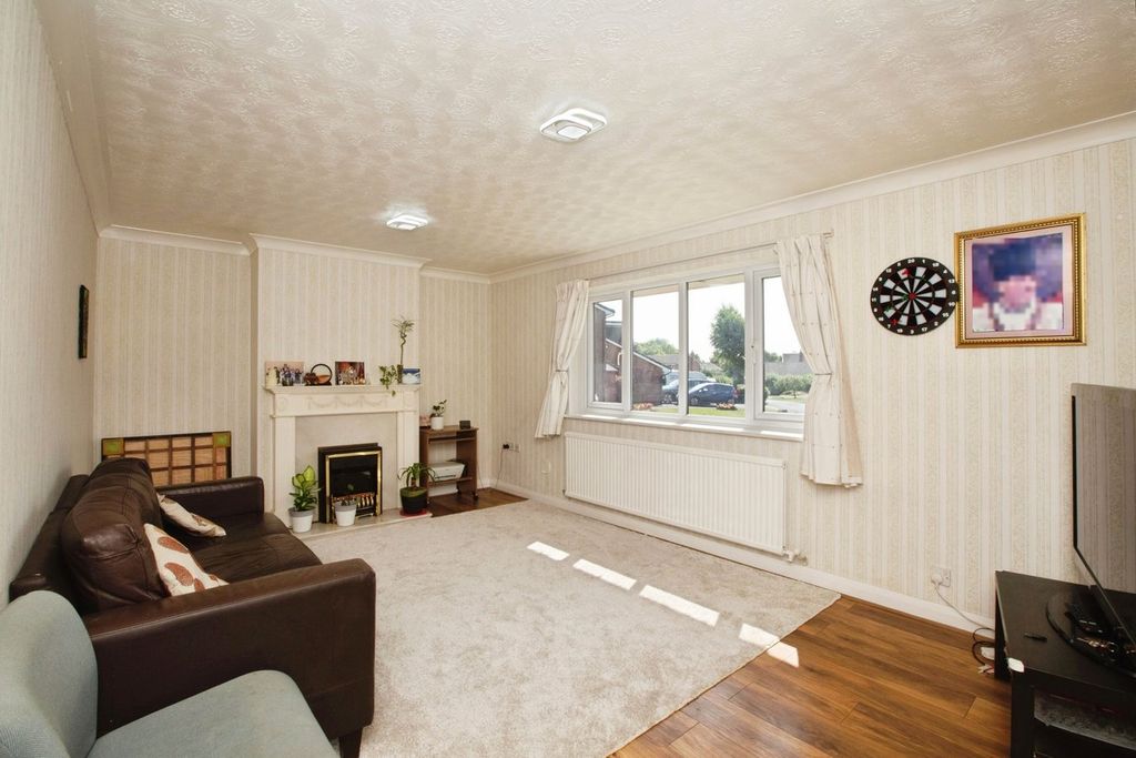 Property photo 2 of 20