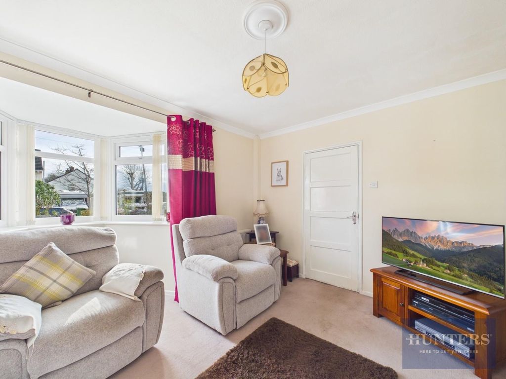 Property photo 3 of 19 Living Room