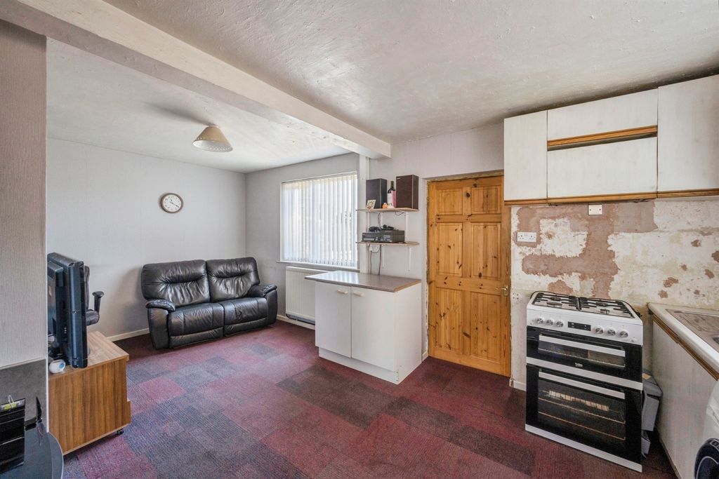 Property photo 3 of 11
