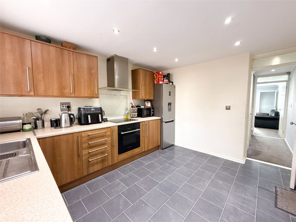 Property photo 3 of 21 Dining Kitchen