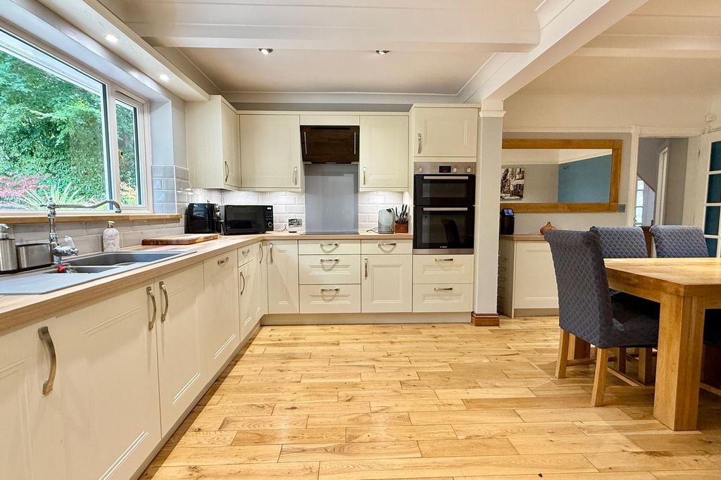 Property photo 2 of 43 Gallery