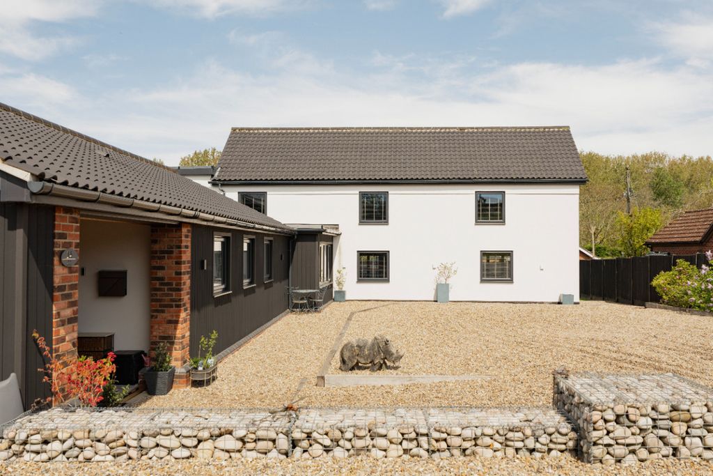 Property photo 1 of 33
