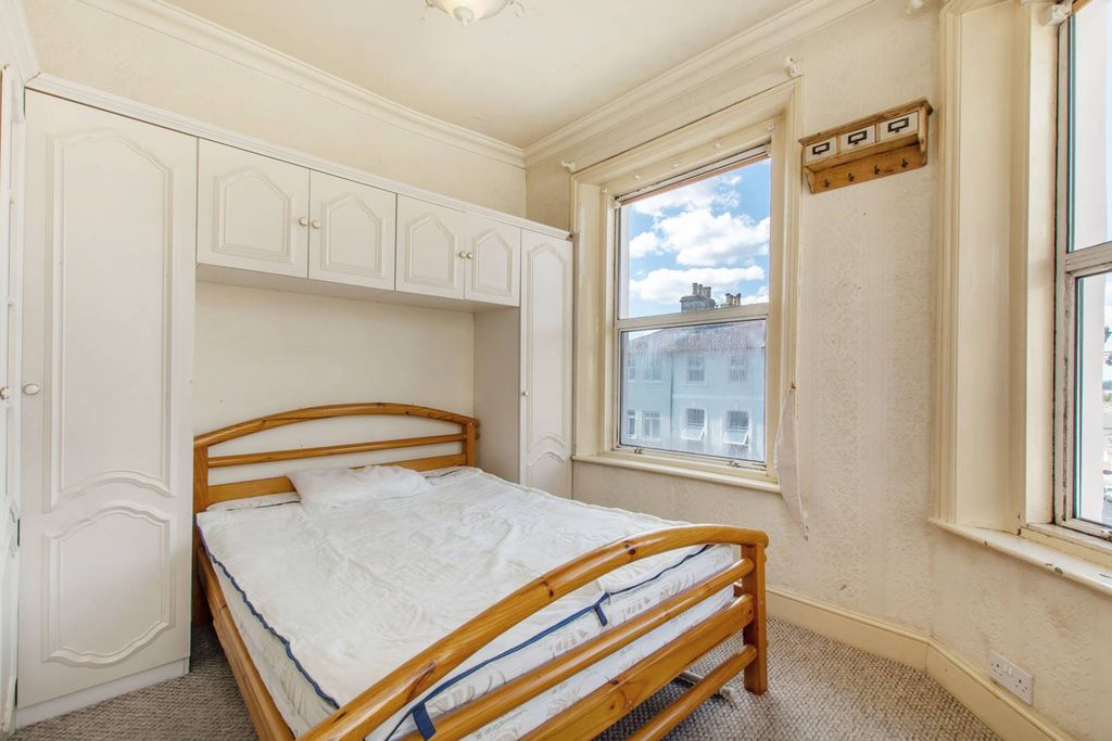 Property photo 3 of 5