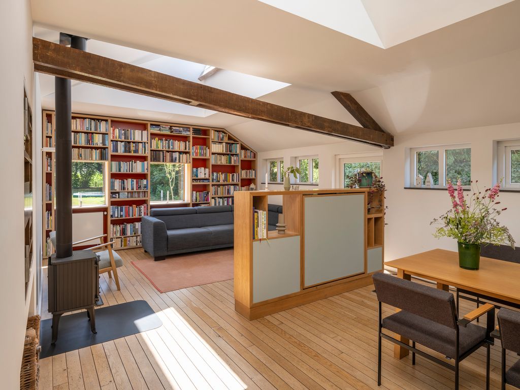 Property photo 2 of 46