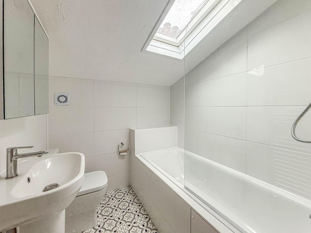 Property photo 3 of 8 Bathroom