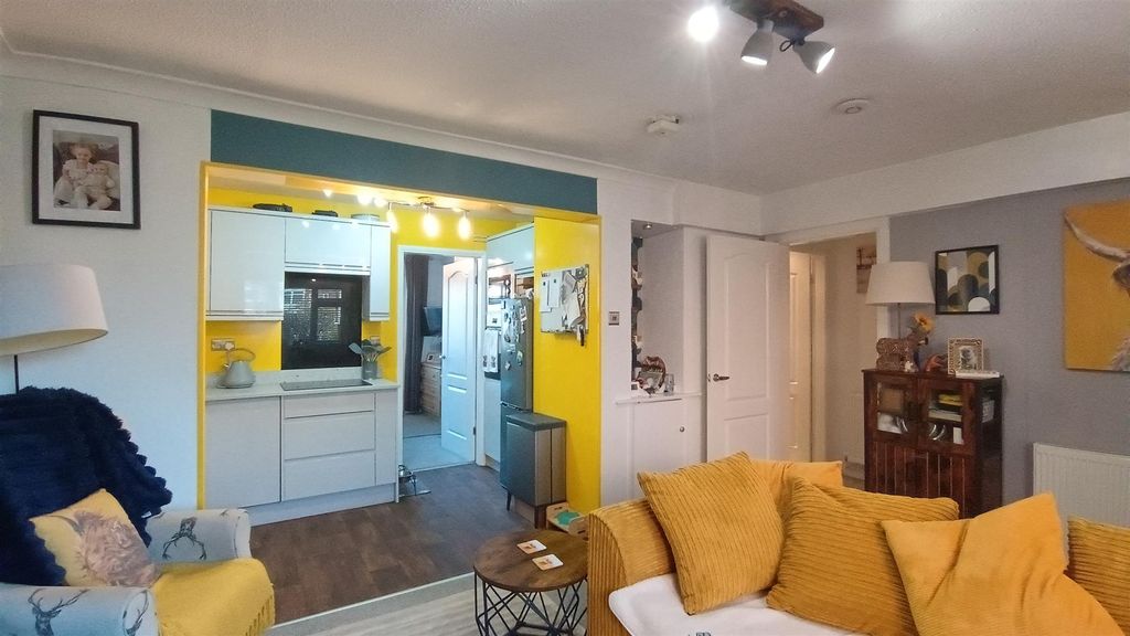 Property photo 1 of 13 Sittingroom1.Jpg