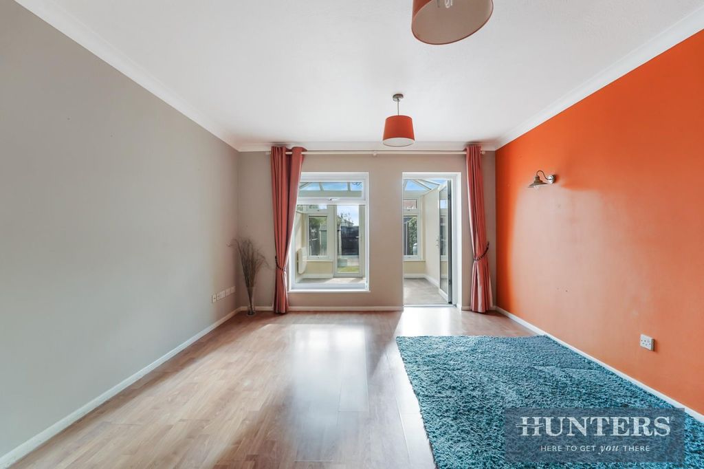 Property photo 2 of 11 Edwards Close (5).Jpg