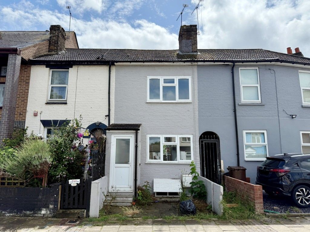 Property photo 1 of 8 Mid-Terraced House