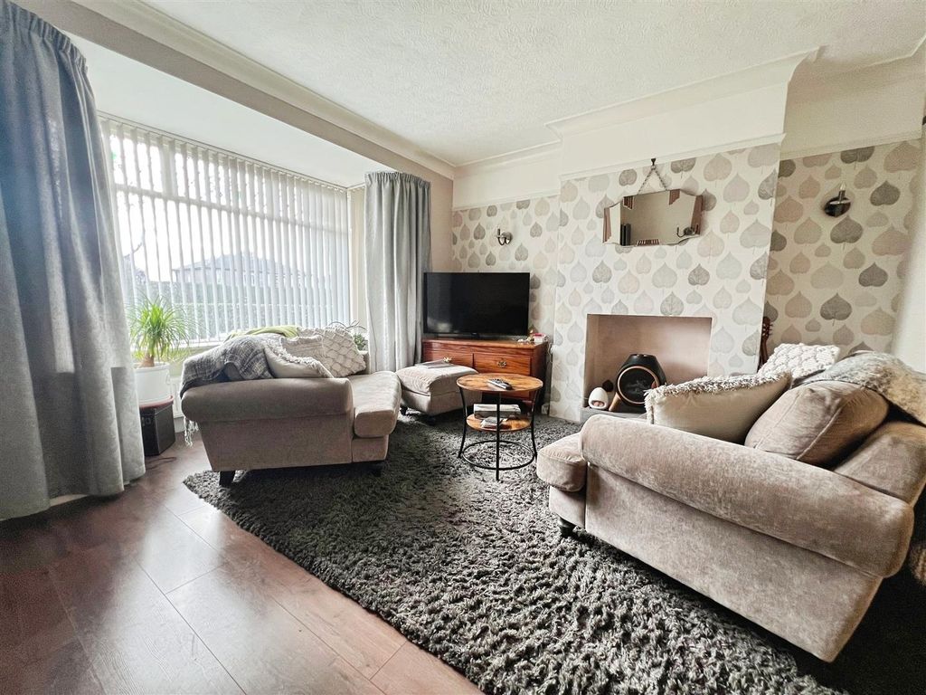 Property photo 2 of 22 Lounge