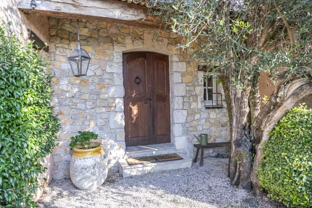 Property photo 3 of 42