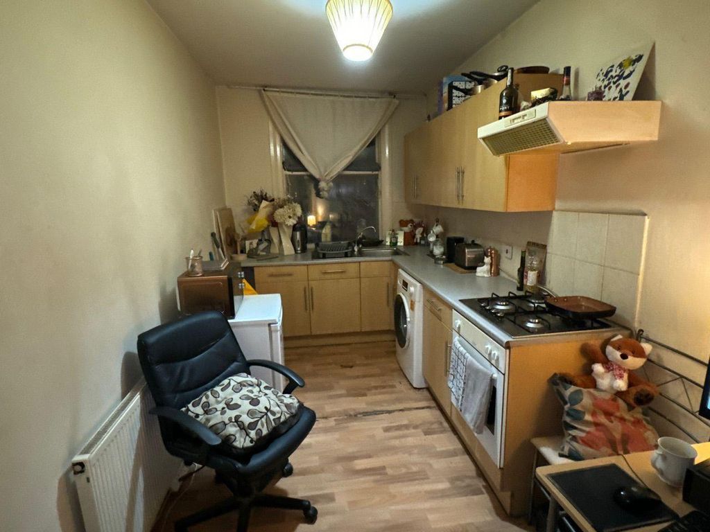 Property photo 3 of 6 8Bbf6E93-6855-421F-B480-A6457c581E58.Jpg