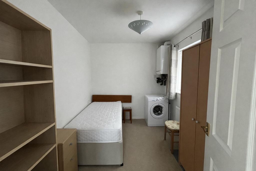 Property photo 3 of 10 Bedroom 2