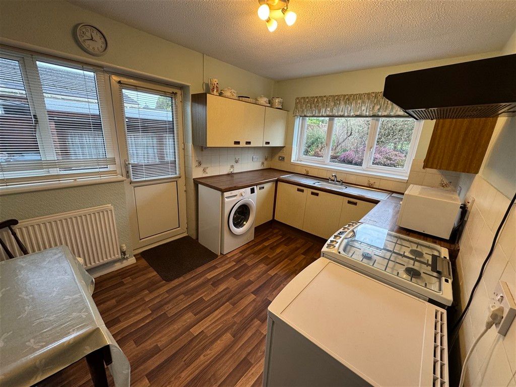 Property photo 1 of 11 Kitchen
