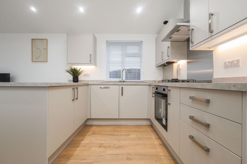 Property photo 3 of 18 Kitchen