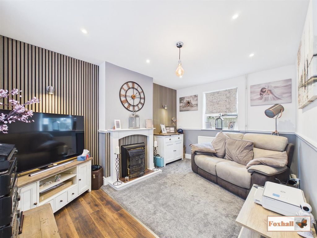 Property photo 3 of 18 Lounge