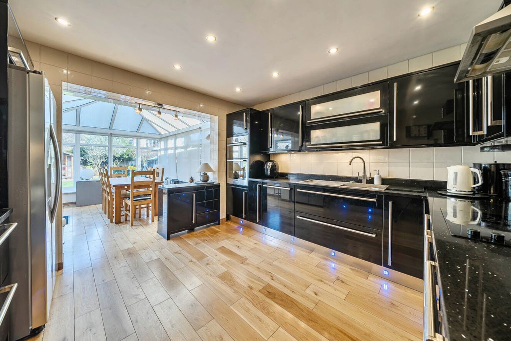 Property photo 3 of 17 1405756-11-6985d6...