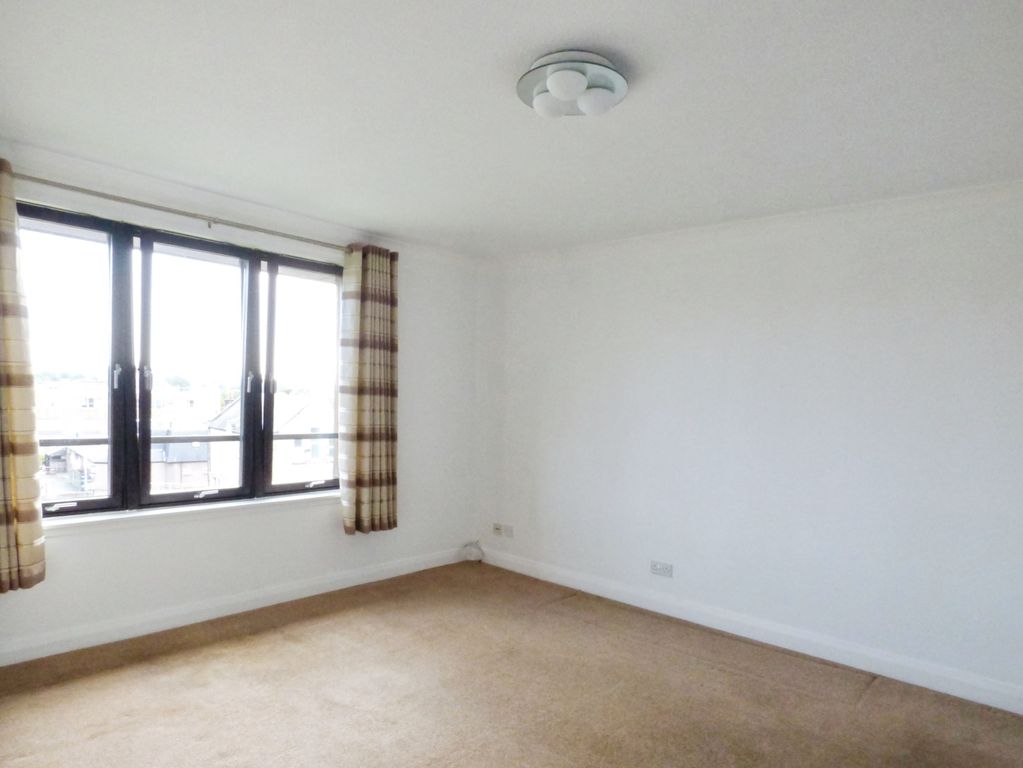 Property photo 2 of 18 Lounge