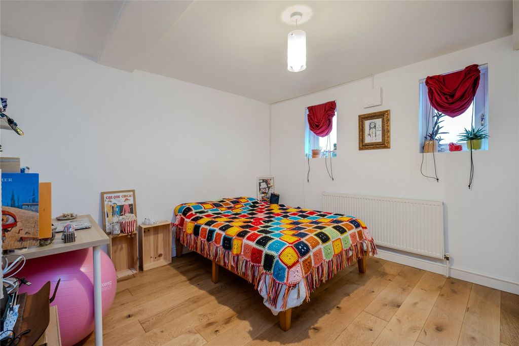 Property photo 3 of 6 Picture No. 02