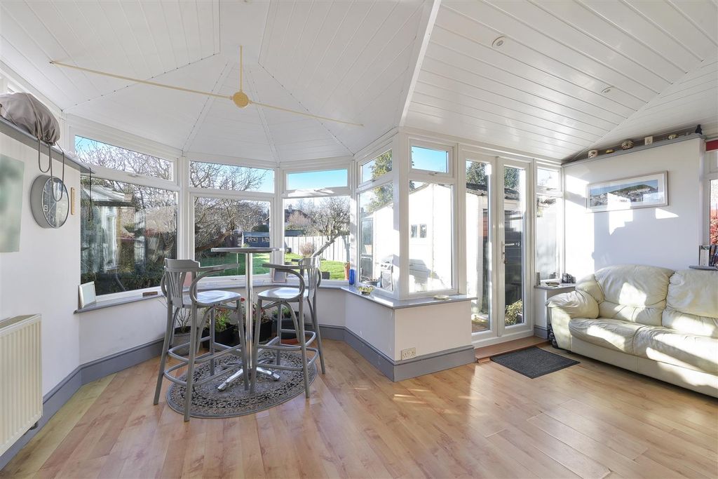 Property photo 2 of 15 Redford Avenue  (16).Jpg