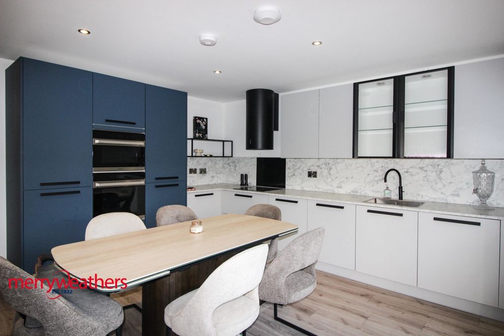 Property photo 2 of 20 Dining/Kitchen