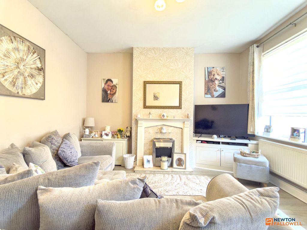 Property photo 2 of 25